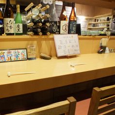 店主と会話を楽しみながら、お酒とお料理を