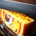 マツコの知らない世界でも取り上げられたハイジのチーズがＢar縁で楽しめます☆ラクレットチーズ【ハイジがパンにつけていたチーズの名前】を専用のマシーンでじっくり焼いていきます☆