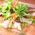 料理メニュー写真 鮮魚のカルパッチョと香川県産のエディブルフラワー
