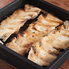 毎日手作りで包む一口餃子は必食♪