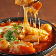 トッポギ・チヂミ・キンパ・冷麺など韓国料理も充実♪の写真