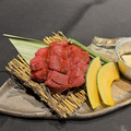 料理メニュー写真&nbsp;極厚！道産牛のかたまり肉 ガーリックバター