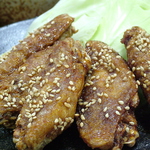 定番の手羽唐は塩・タレ・辛口でお愉しみいただけます！ビールとの相性も抜群♪