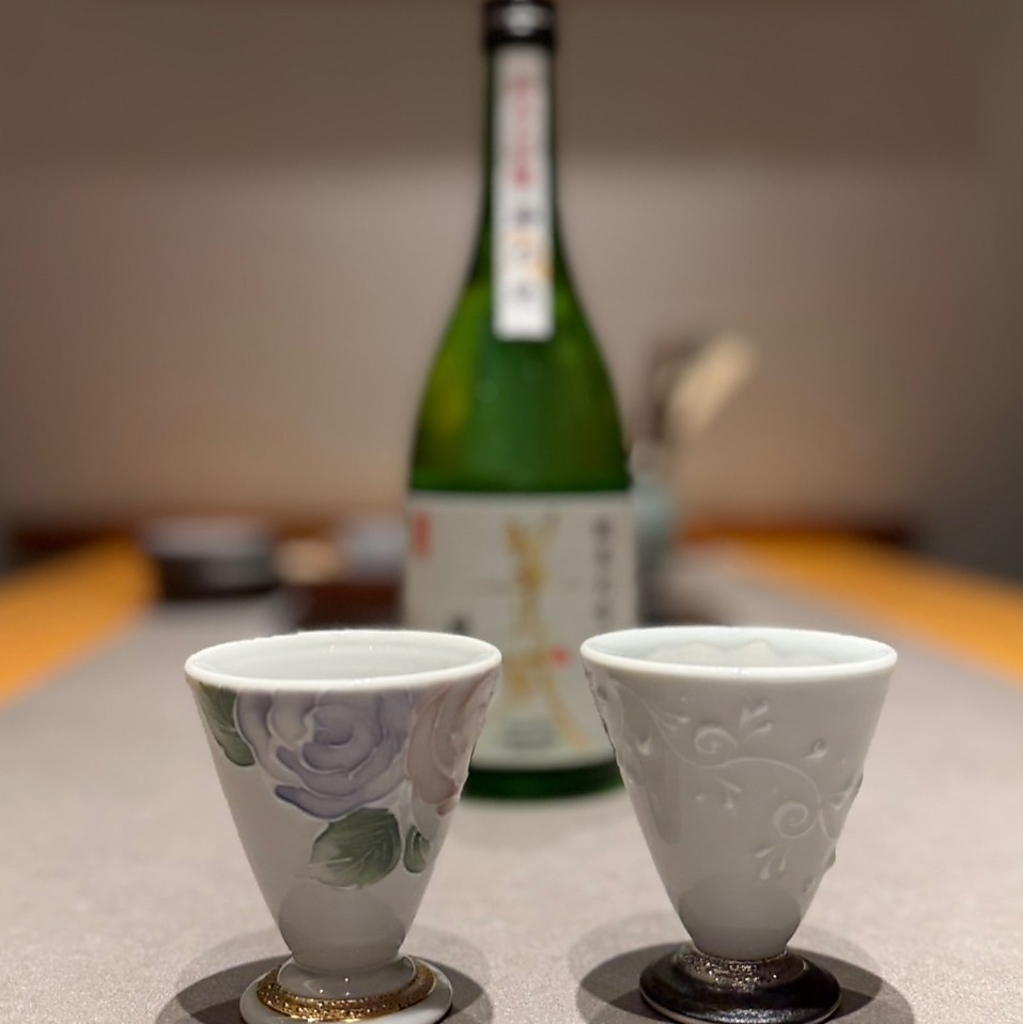 お料理にピッタリの日本酒を多数ご用意。料理とのペアリングの魅力を存分にご堪能くださいませ。