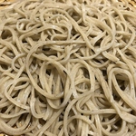 職人の技が光る江戸前蕎麦。冷たいお蕎麦と温かいお蕎麦をご用意、喉越しと香りをお楽しみください。