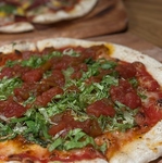 お料理は肉・ピザ・チーズを中心にバラエティー豊富♪