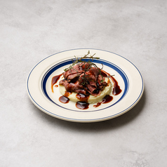 ローストビーフ　マッシュポテトと赤ワインソース