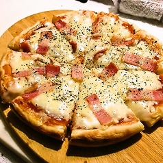 ベーコン＆トマトのピザ