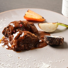 黒毛和牛すじのテンジャン赤ワイン煮込み