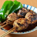 炭火で丁寧に焼き上げたやきとんを、秘伝のタレにつけて召し上がっていただきます！