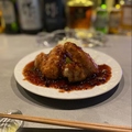 料理メニュー写真 鮪ほほ肉のステーキ　オニオンペッパーソース