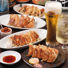 4種の【焼餃子】と2種の【水餃子】の写真