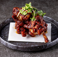 骨付きももぶつ切りの旨辛揚げ