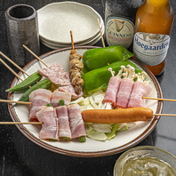 こだわりの炭火焼と創作串料理を各種ご用意◎