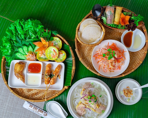本場のベトナム料理☆店内にはベトナムの写真や小物などベトナムの雰囲気を味わえます