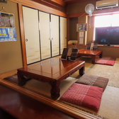 当店は、和を基調とした落ち着いた空間に、柔らかな照明が心地よく灯り、ゆったりとした時間が流れます。大人の隠れ家のような居心地で大切な人との語らいや、自分だけの時間を静かに過ごしたい時に最適です。心安らぐ空間で、特別なひとときをお楽しみください。