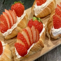 旬なフルーツを使用した限定スイーツもご用意！