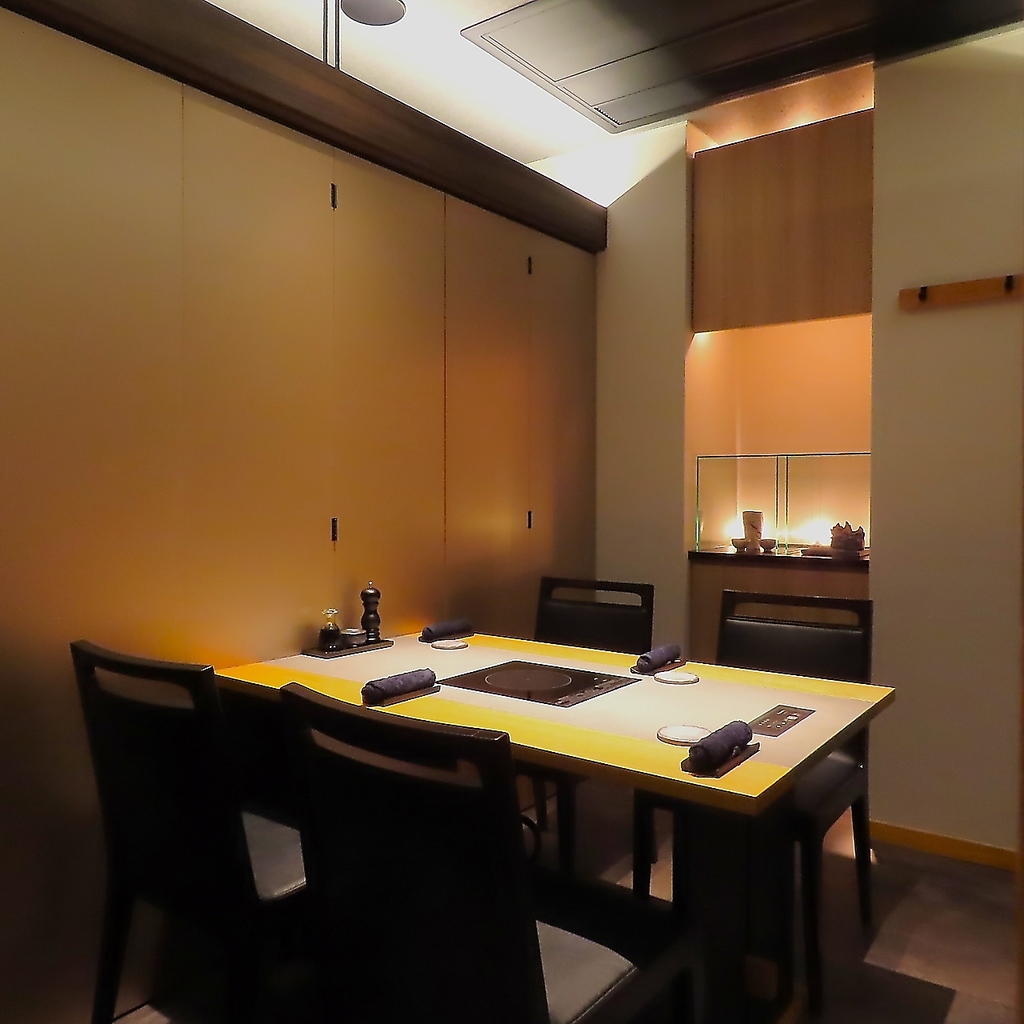 和のテイストを取り入れた上質な空間で、心安らぐひとときをご提供。ご来店お待ちしております。