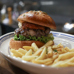 バーガーもケーキも、贅沢に楽しむランチ