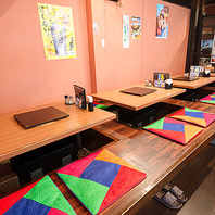 温かな照明が包み込む和モダンで落ち着いた空間