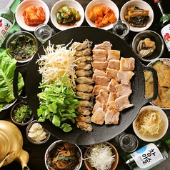 韓国鍋 オモニ 梅田店の特集写真