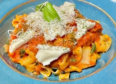 フレッシュトマトのトマトバジルモッツァレラ