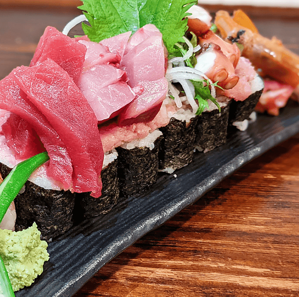 海鮮を中心にした逸品料理を取り揃えております◎