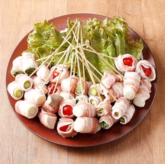 《豚バラfeat..野菜焼き》豚バラと野菜焼きでお洒落に野菜巻き◎アルプスのピンク岩塩で食べるのがおすすめの写真