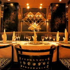 当店には個室もご用意しております。 ご家族のお食事会やビジネスでの会食など、大切なお日にちに是非ご利用ください。4名～80名全6室ございます。※個室はご利用料金を別途頂戴しております。（2時間5000円～） 