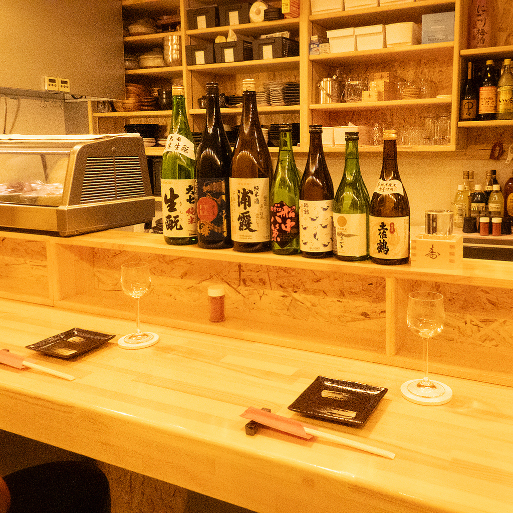 【カウンター席】熟練の職人技を目の前で。お一人様でのご来店でもゆったりリラックスできるお席です