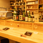 【カウンター席】熟練の職人技を目の前で。お一人様でのご来店でもゆったりリラックスできるお席です