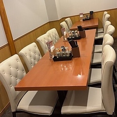 10名様程度の小規模なご宴会や、部署の会食に最適な完全個室です。周囲の喧騒を気にせず、プライベートな空間で落ち着いてお食事と会話をお楽しみいただけます。人気のため早めのご予約をおすすめいたします。