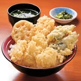 【山口名物を御膳・定食で味わえる】山口名物を一度に味わえる御膳から、定番の定食メニューまで幅広くご用意しております！定食はご飯のお代わりが無料となっているので、しっかりお腹を満たしたいランチやお仕事帰りのお食事にもぴったりです。駅チカの好立地で、美味しい定食をお気軽にお召し上がりください！