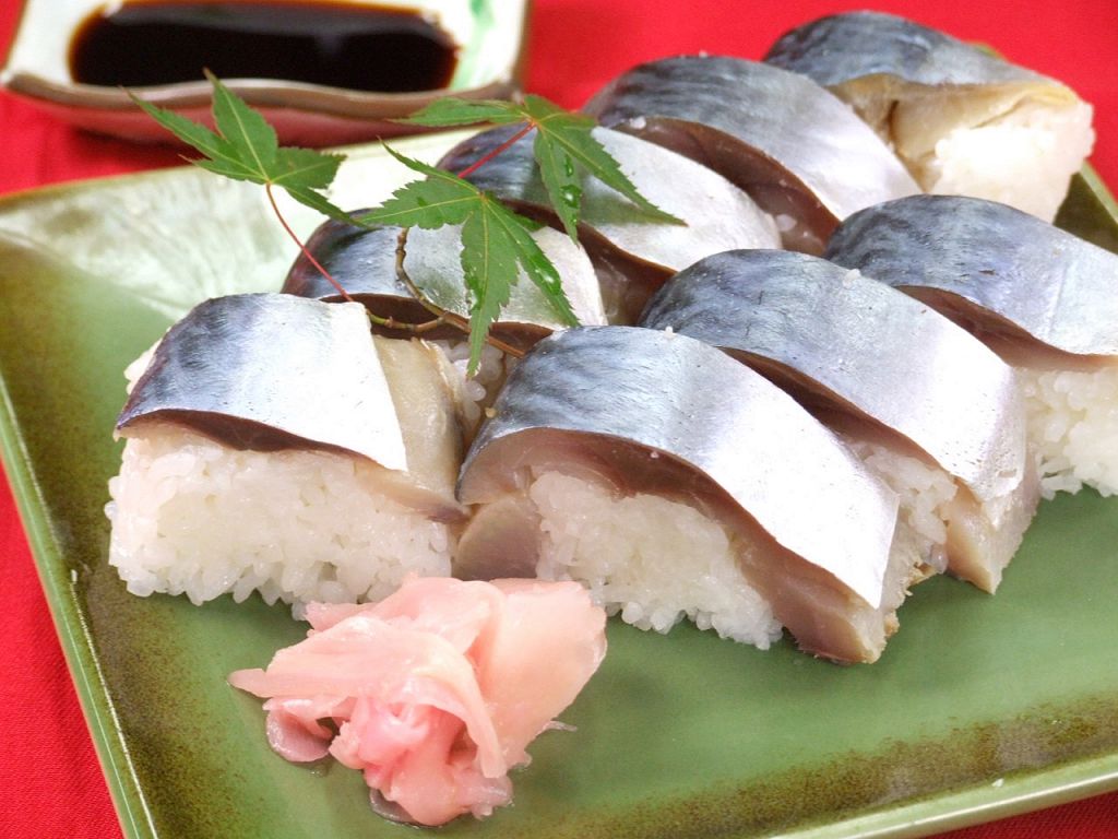 鯖の棒寿し【ハーフ】680円より。最後の〆、おみやげに喜ばれています♪