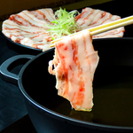 鹿児島が誇る黒豚は旨みと甘みがありながらもさっぱりとした後味でぜひご賞味いただきたい逸品です。