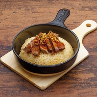 こだわりのボリューミーなお食事メニューも多彩にご用意