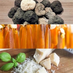 トリュフ、カラスミ、削りたてパルミジャーノの三大珍味を使ったスペシャルピザに無料グレードアップ！！の写真