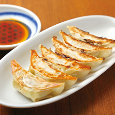 得ちゃん自慢の！焼き餃子の写真