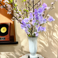 個室に季節の生花を。細部まで宿る心尽くしのおもてなし