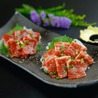 熊本の味覚を楽しむ馬刺しや焼肉の贅沢な組み合わせ