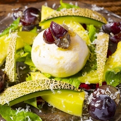 旬の果実とブラータチーズ