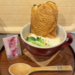 マグシチューにINたい焼き（たい焼き内はポテサラ）