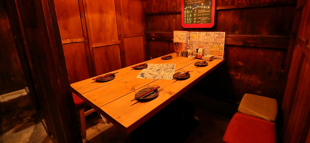 個室2F：6名テーブル席