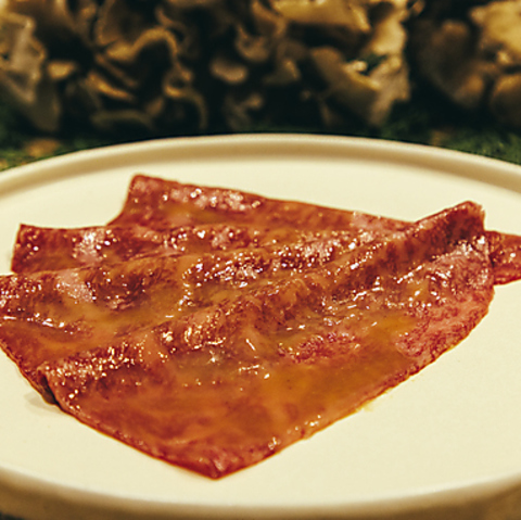 黒毛和牛の中でも最高級A5ランクのみを使用。こだわりの和酒と焼肉をご堪能ください！