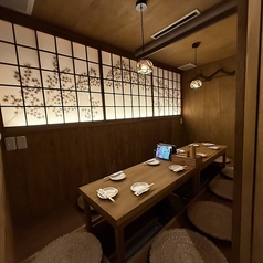 【6名～10名】10名様までお座りいただける個室掘りごたつをご用意しております。