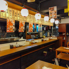 焼き台も見れるカウンター席です。