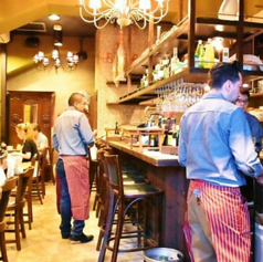 隠れ家のようなたたずまい。全24席を完備。