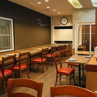 広々とした店内！駐車場もございます！