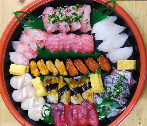店主こだわりのシャリとその日に仕入れる新鮮な近海魚。自慢の寿司は食べる価値あり！