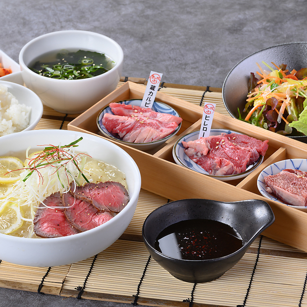 【ランチメニューも豊富にご用意】焼肉はもちろん、冷麺やスンドゥブなどをお楽しみいただけます。